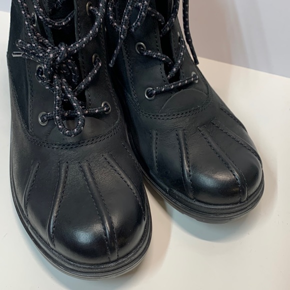 NWT UGG Leather Waterproof Boots with zipper and lace - Picture 2 of 16